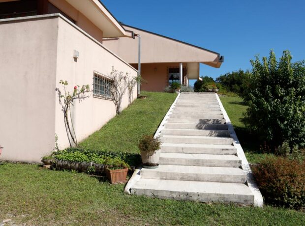 Villa a Cornedo con vista panoramica                                     Informazioni in agenzia