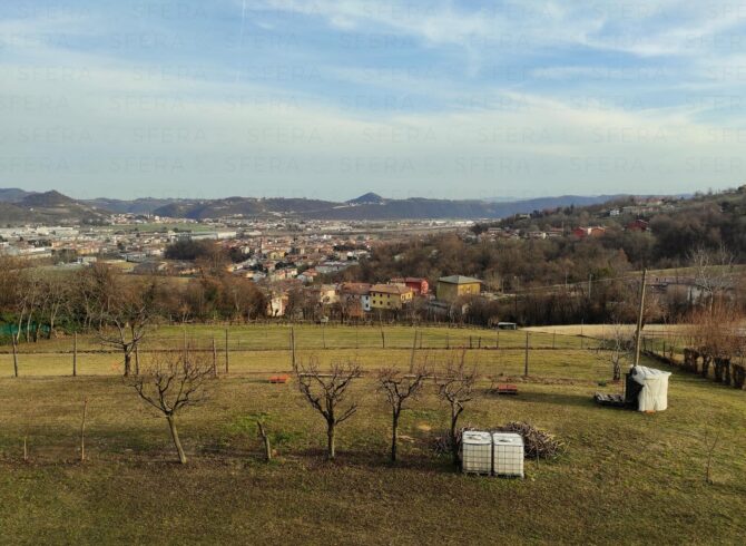 BROGLIANO CASA INDIPENDENTE CON TERRENO